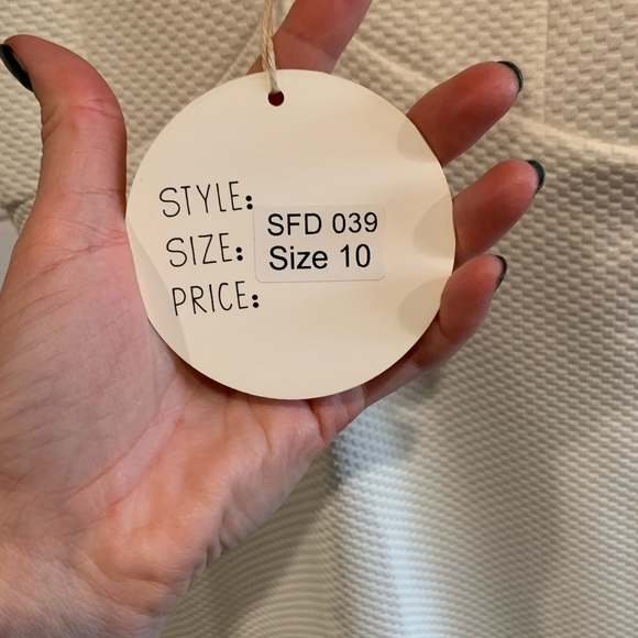 SUNDAYS | Stunning White Dress - Picture 7 of 8